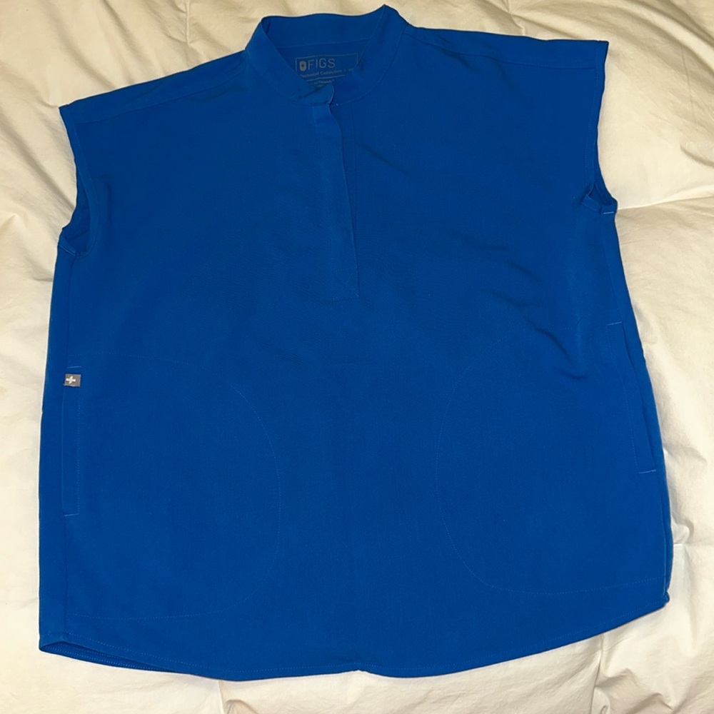 Figs Rafaela oversized scrub top. Size XS. Royal blue. Good used condition.